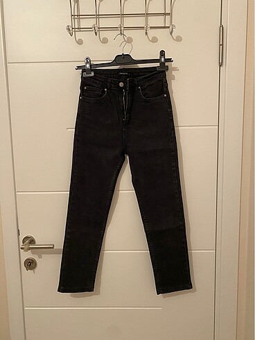 Slim fit mom jean