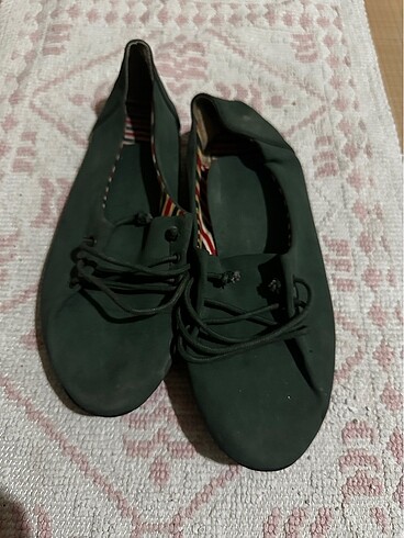 Yeşil ayakkabı