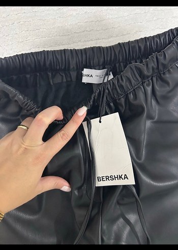 Bershka Bershka Siyah Deri Kadın Pantolon