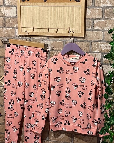 Mickeymouse desenli pijama takımı 7-8 ve 3-4 yaş