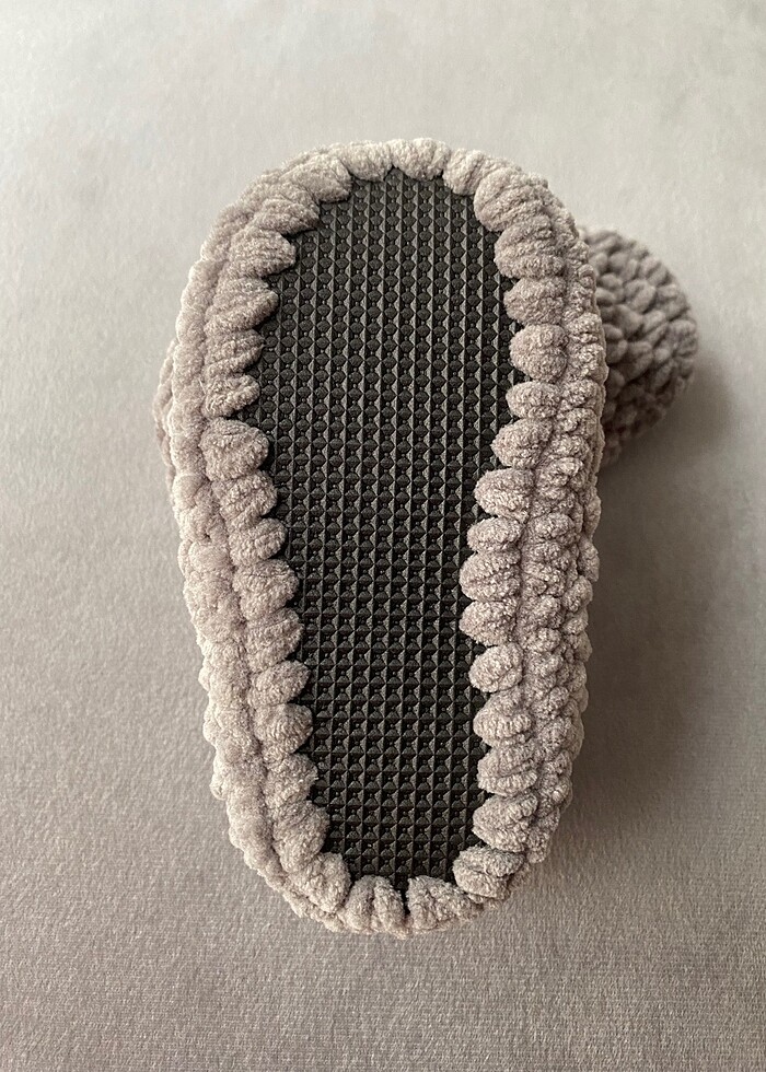 Kadife örgü bebek patiği - Görsel 4