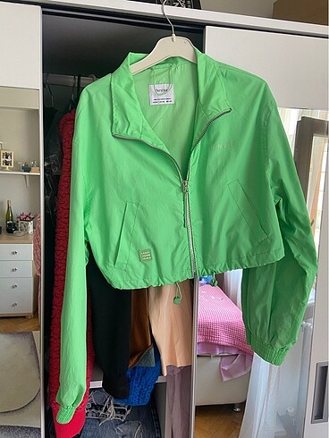 BERSHKA norm yeşil rüzgarlık ceket
