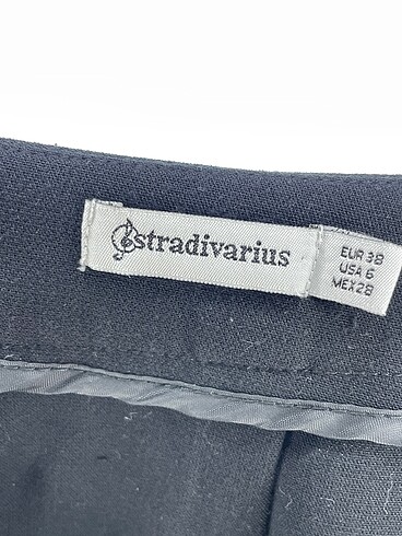 38 Beden siyah Renk Stradivarius Mini Etek %70 İndirimli.