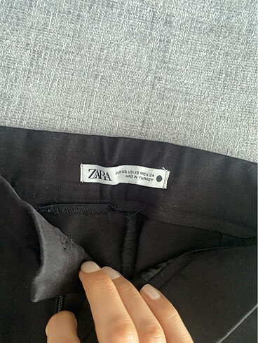 xs Beden siyah Renk Zara Xs siyah İspanyol paça pantolon.