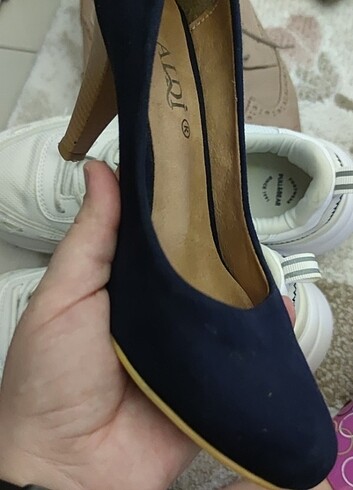 Lacivert stiletto