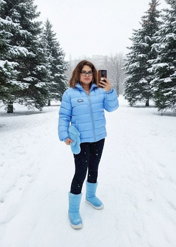 Mavi Parlak Şişme Kadın Kış Montu - Görsel 2