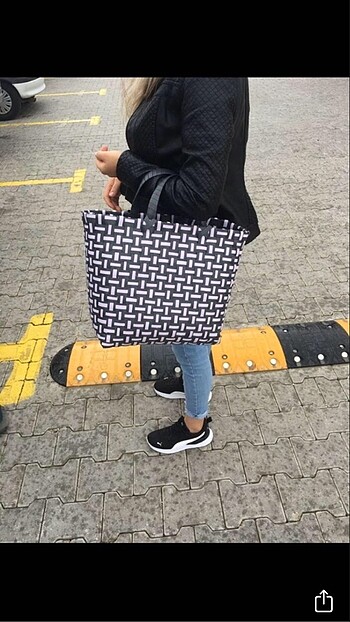 Orta Siyah Lila İşlemeli