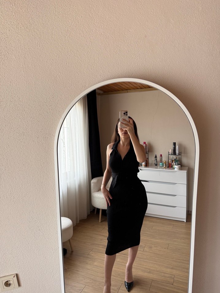 Siyah V Yaka Düğmeli Midi Triko Elbise - Görsel 4