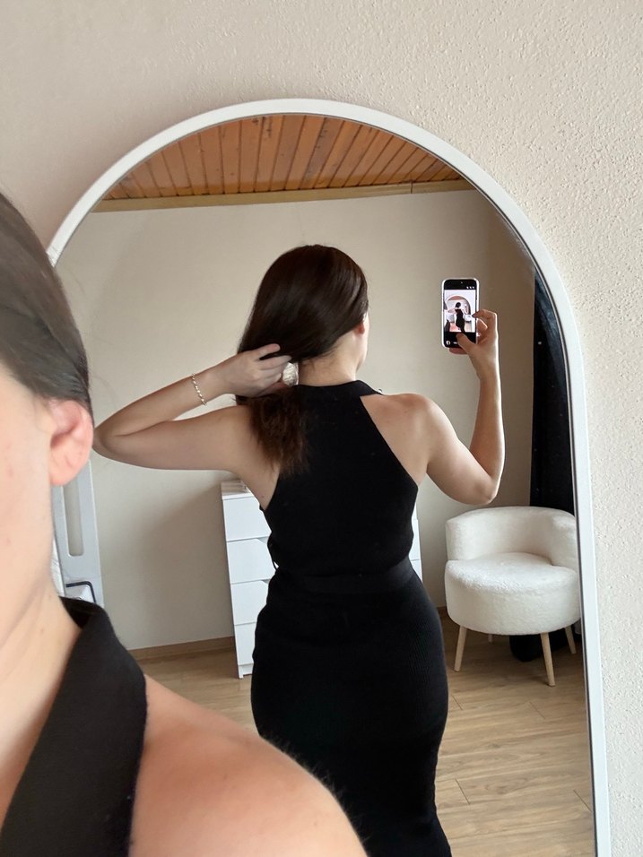 Siyah V Yaka Düğmeli Midi Triko Elbise - Görsel 2