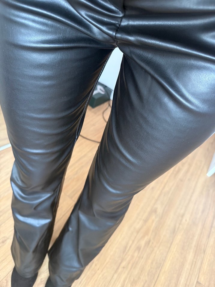 Düğmeli Siyah Deri Kadın Pantolon - Görsel 2