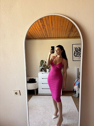 Pembe elbise