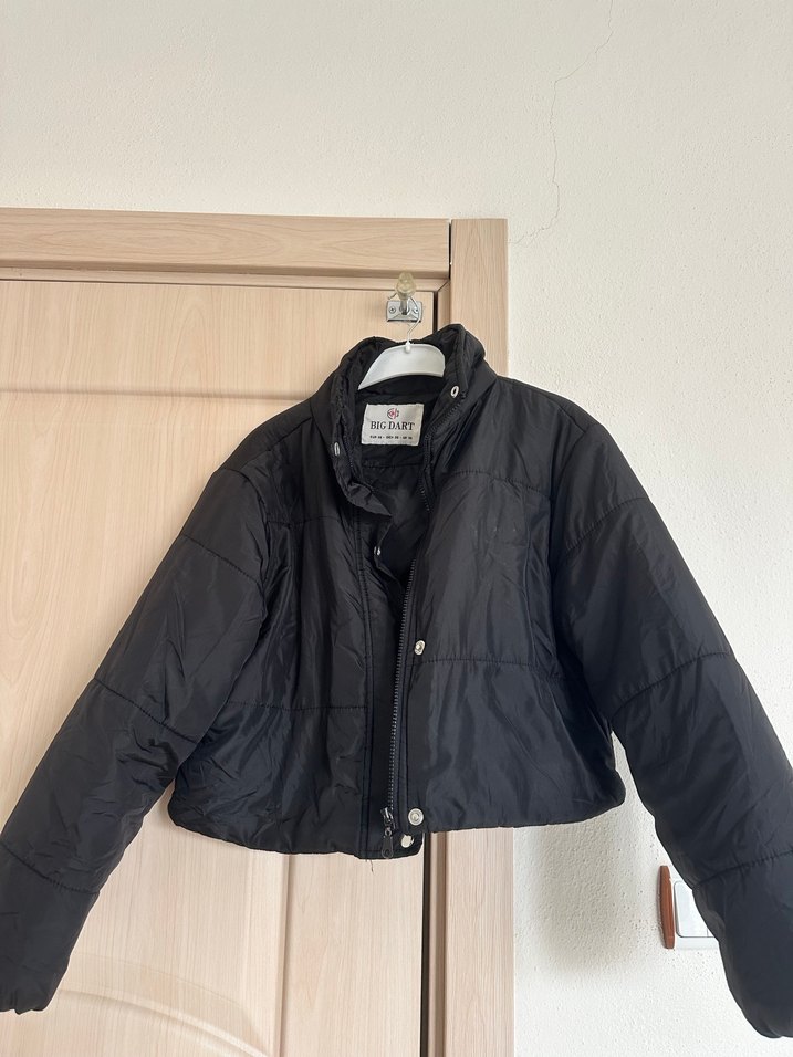 Düğmeli Siyah Kadın Kısa Kaban - Görsel 2