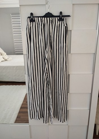 Siyah Beyaz Çizgili Kadın Bol Paça Pantolon