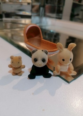 Beden Sylvanian Families Bebekler ve Sepeti
