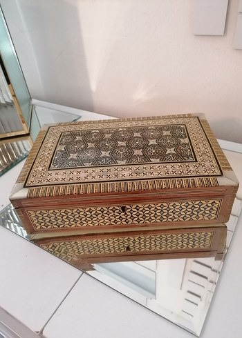 American Vintage Ahşap Sedef İşlemeli Takı Kutusu