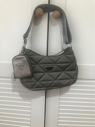 Prada çanta