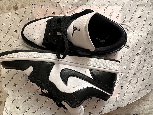 Air Jordan siyah beyaz