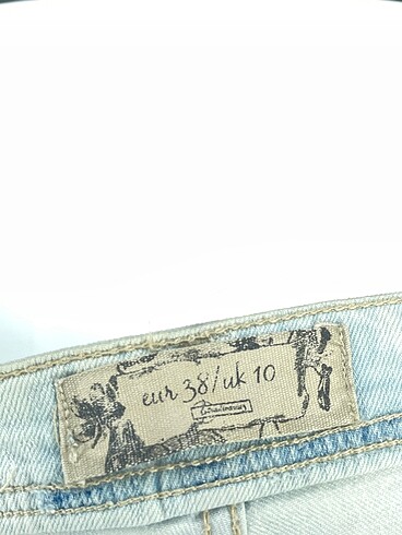 38 Beden Stradivarius Jean / Kot Şort %70 İndirimli.