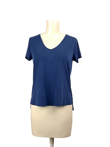 Diğer T-shirt %70 İndirimli.