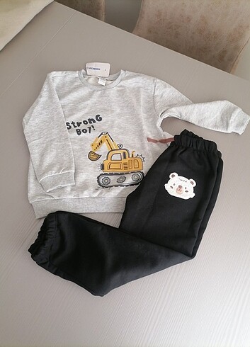 5/6 yaş lcw sweatshirt ve eşofman altı 