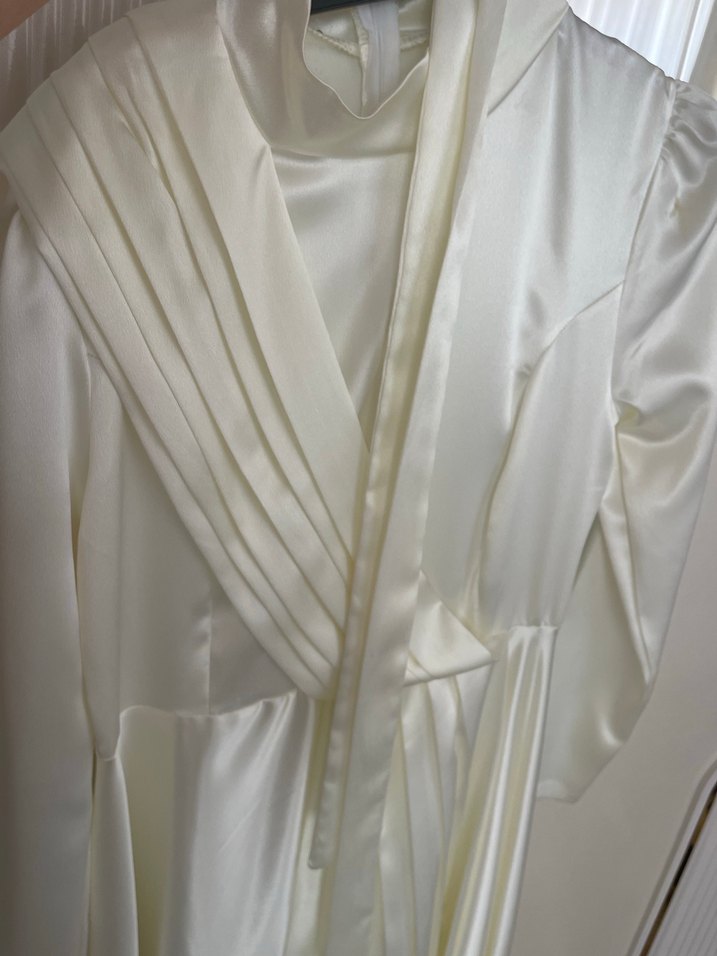 Beyaz Etnik Desenli Midi Tesettür Nişan Elbisesi - Görsel 2