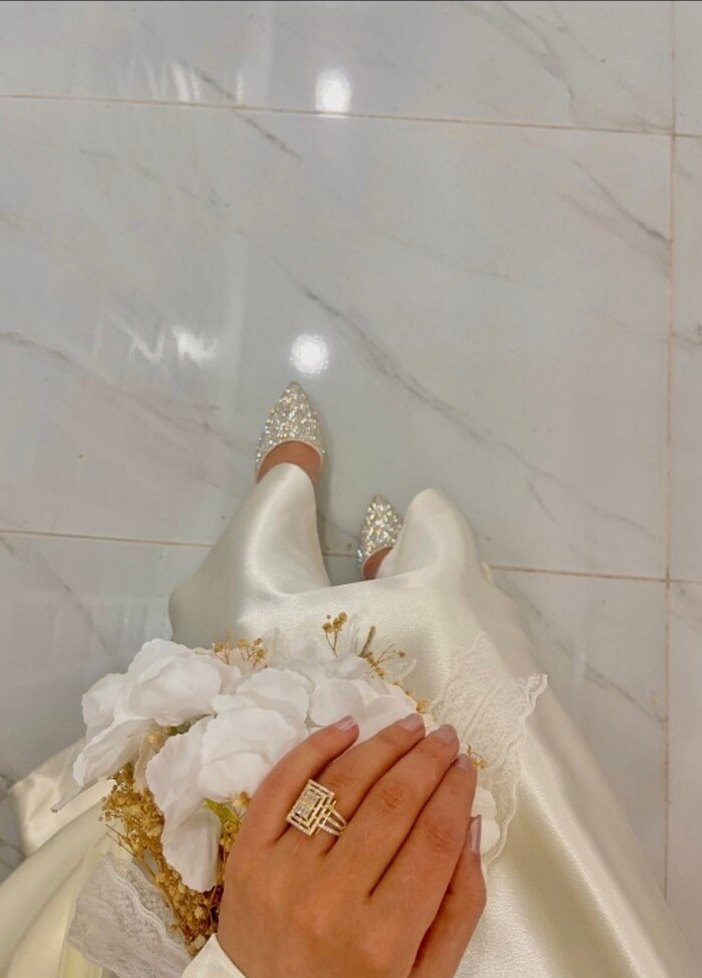 Beyaz Etnik Desenli Midi Tesettür Nişan Elbisesi - Görsel 3