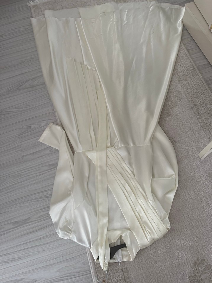 Beyaz Etnik Desenli Midi Tesettür Nişan Elbisesi - Görsel 4