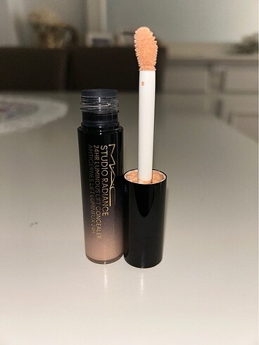 MAC Mac Studio Radience 24hr NW13 Concealer