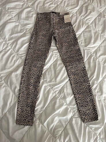Leoparlı bershka pantolon