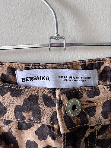 42 Beden Bershka leopar desenli pantolon