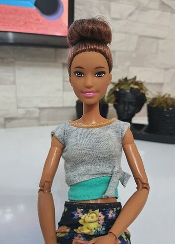 Barbie sonsuz hareket bebegi ftg82