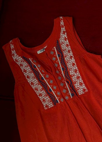 Nakışlı Kırmızı Bohem Kolsuz Bluz - Görsel 2