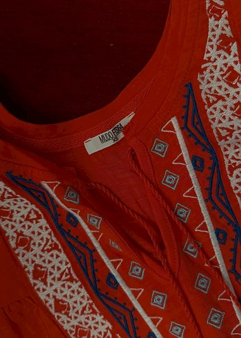 Nakışlı Kırmızı Bohem Kolsuz Bluz - Görsel 3