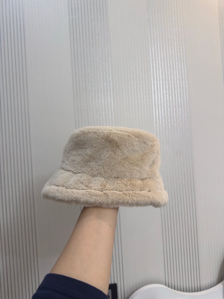 Peluş Detaylı Bej Kadın Şapka - Görsel 2