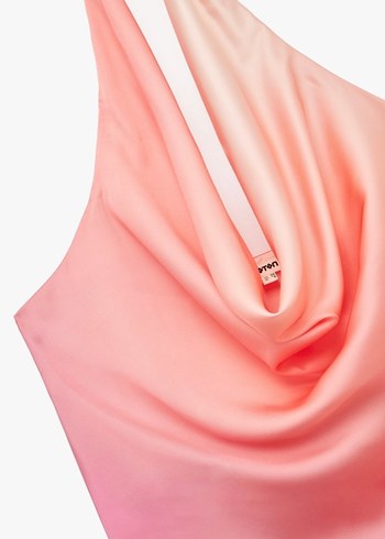 sırt dekolteli degaje saten bluz - Görsel 3