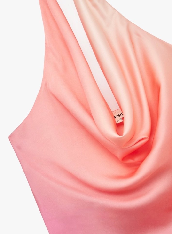 sırt dekolteli degaje saten bluz - Görsel 3