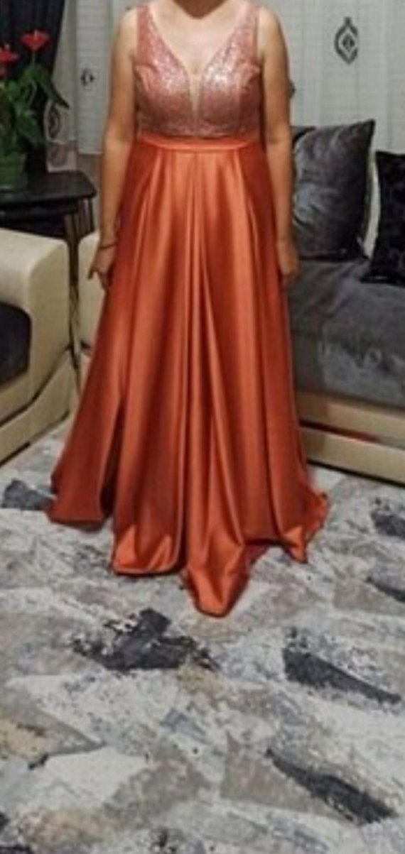 turuncu Parlak V Yaka Uzun Kadın Elbisesi - Görsel 2