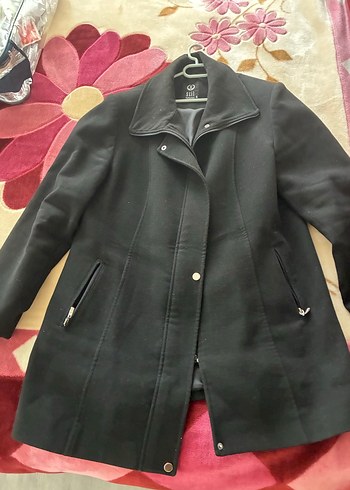 Siyah Fermuarlı Kaban