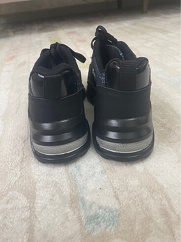 37 Beden siyah Renk Kadın guess ayakkabı