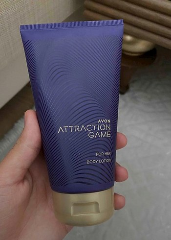 Avon Attraction Game Kadın Vücut Losyonu