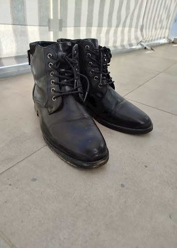 Siyah Deri Kadın Bot - Görsel 2