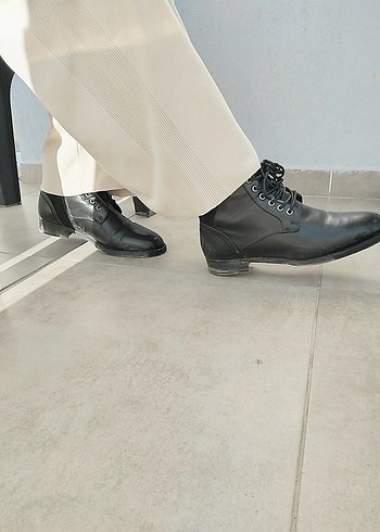 Siyah Deri Kadın Bot - Görsel 7