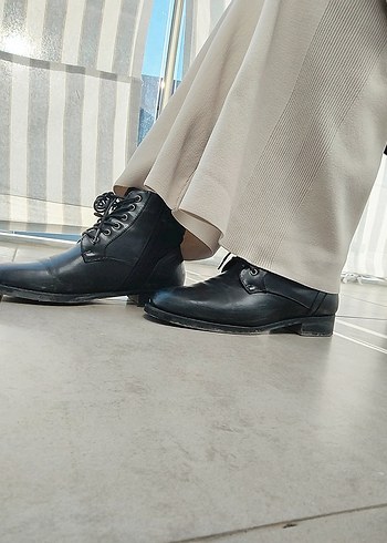 Siyah Deri Kadın Bot - Görsel 8