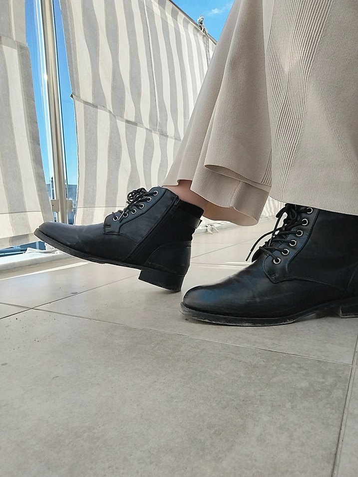 Siyah Deri Kadın Bot - Görsel 5