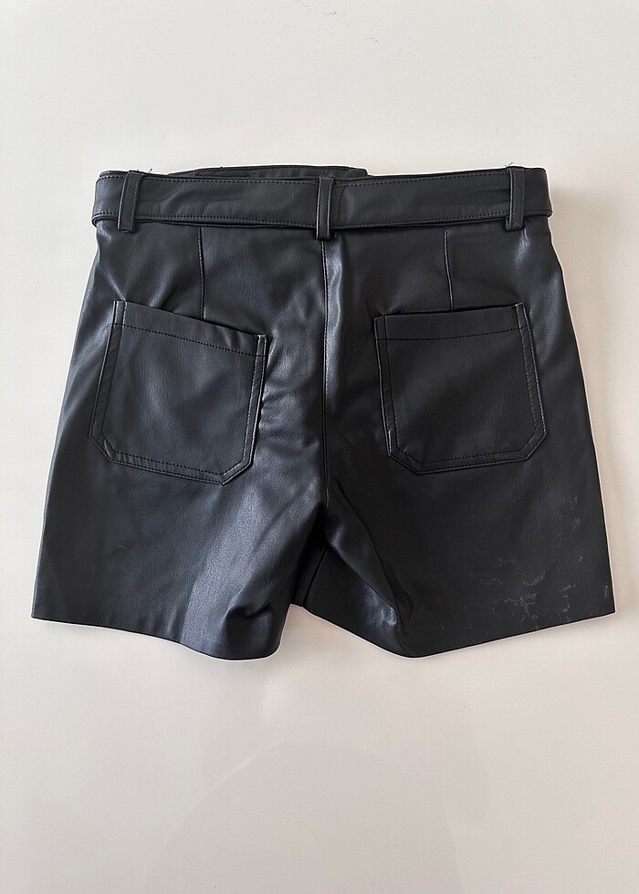 Koton Deri görünümlü şort - Görsel 3