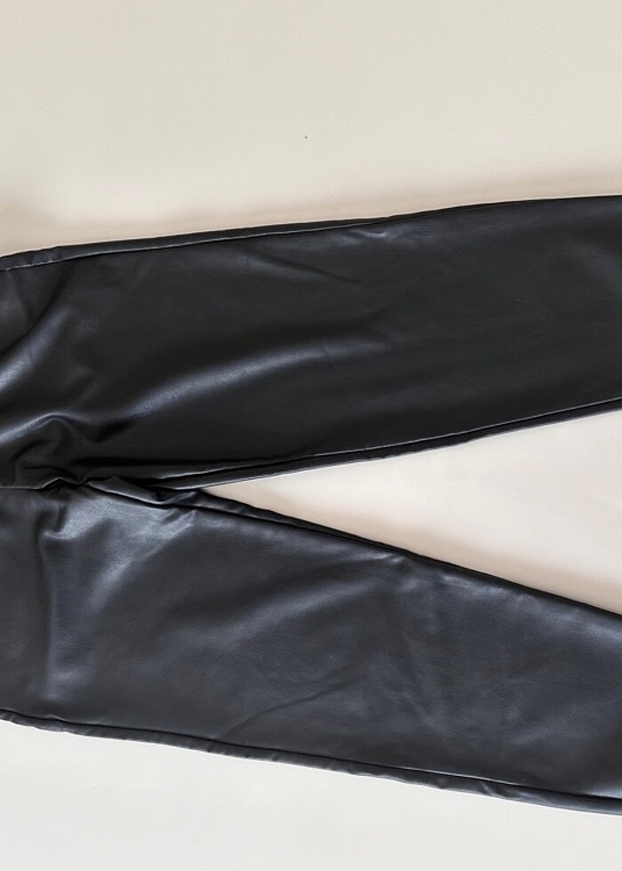 LCW deri görünümlü siyah pantolon - Görsel 2