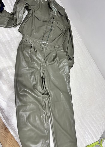 Mango Haki Deri Gorunumlu Siklik Pantolon Ceket Seti