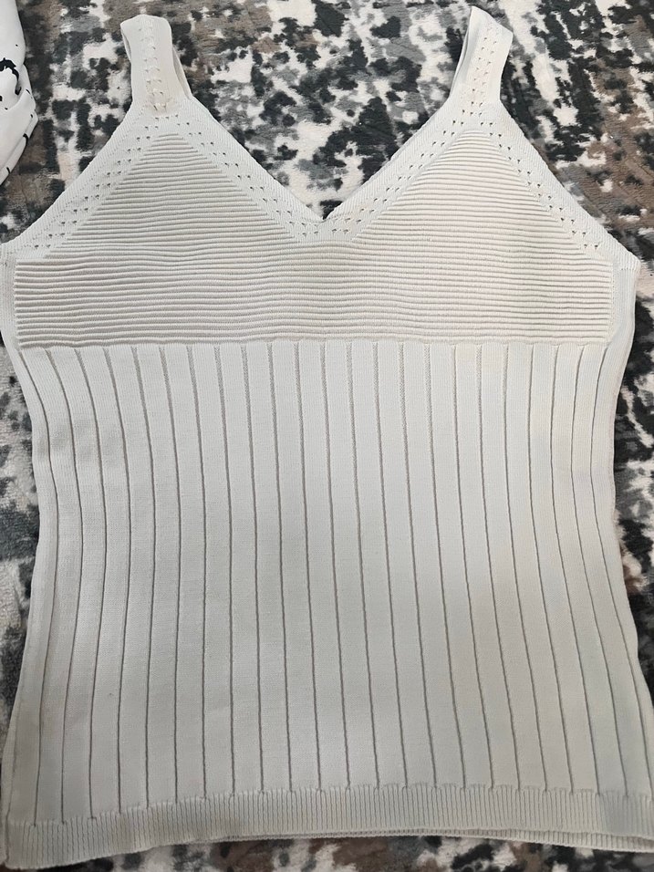 V Yaka Beyaz Örgü Kolsuz Mini Atlet - Görsel 2