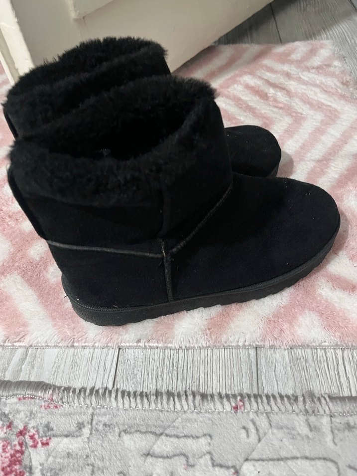 Siyah Kürklü Kadın Dolgu Topuk Bot - Görsel 3