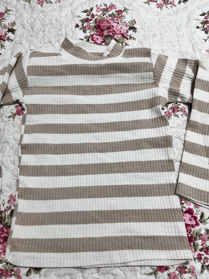 Bohem Bej Çizgili Boğazlı Kazak - Görsel 2